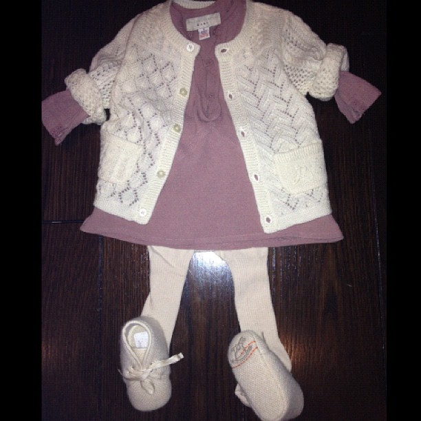 London calling! #stellamccartneydress #ralphlaurensweater #hermesshoes #babygapt...