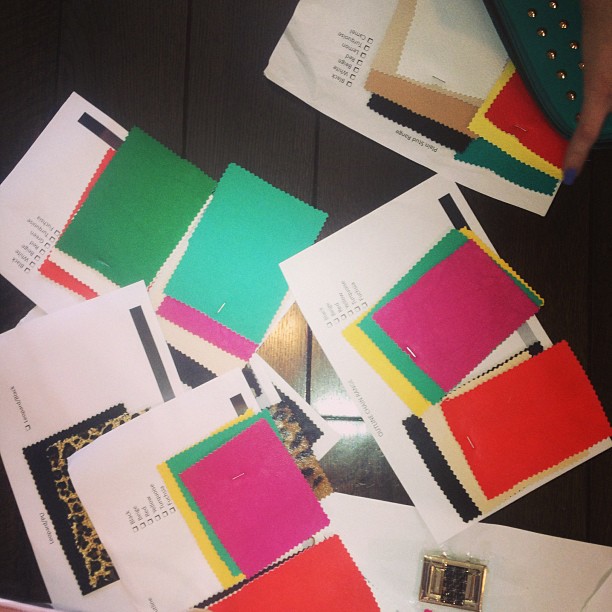 A little @kardashiankollection design meeting today. Picking colors for handbags...