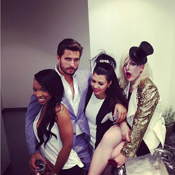 Bathroom nonsense with @theangelicone @letthelordbewithyou @joycebonelli #Kylies...