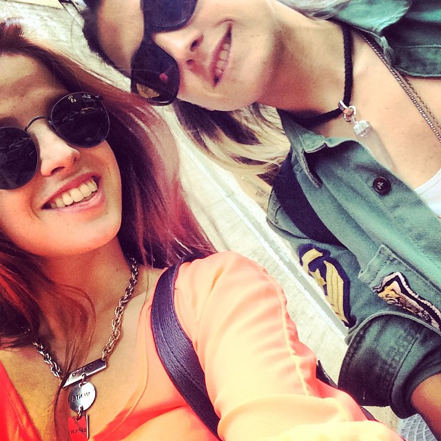 Nosotras @coumolfese y yo #sisters fans de @negromasnegro ...