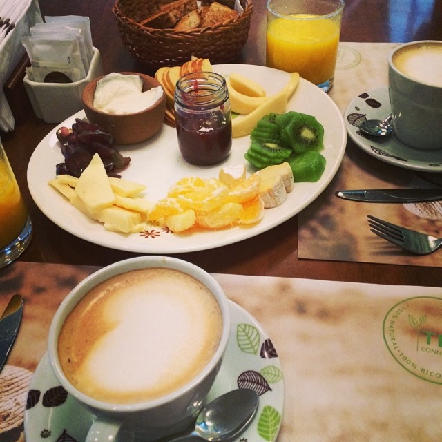 Al mal tiempo... Desayuno con mama ...
