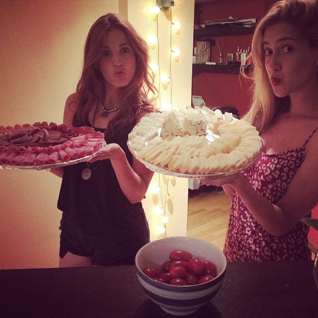 By @clarialonso by @candemolfese...