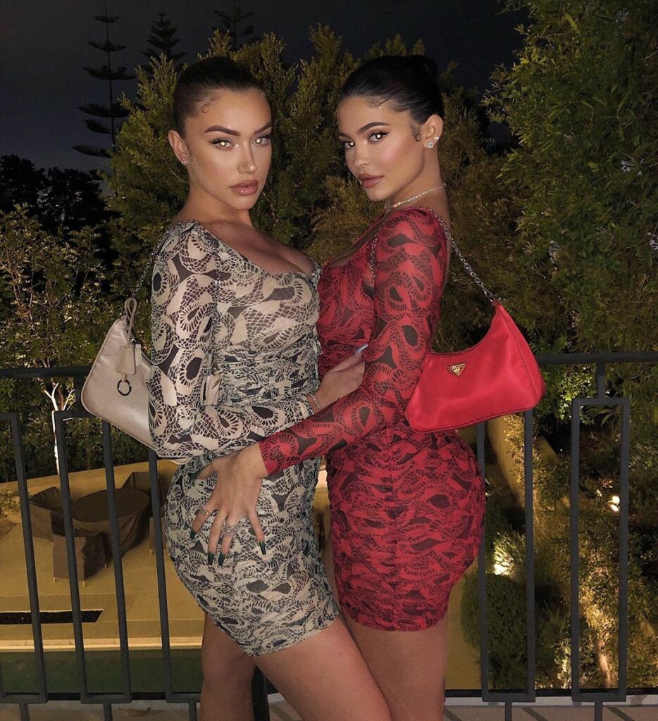 we’re mad at each other rn but this pic looks good with my feed...