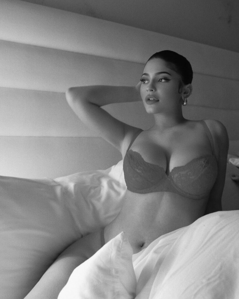 just didn’t feel right going into 2020 without one last thirst trap pic by @vict...