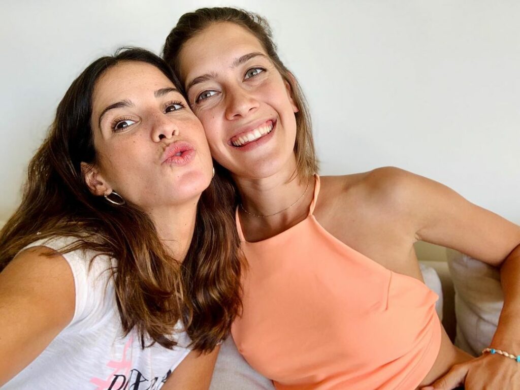 Volvió ella y los mates son infaltables x aquí !  @clarialonso 
Desliza para ver...
