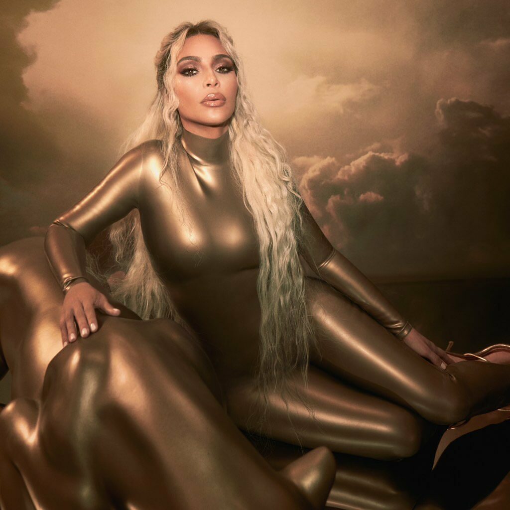 Kim Kardashian: As everyone knows, my go to is always a bronze eye look – it’s my absolute favor… As everyone knows, my go to is always a bronze eye look - it’s my absolute favor...