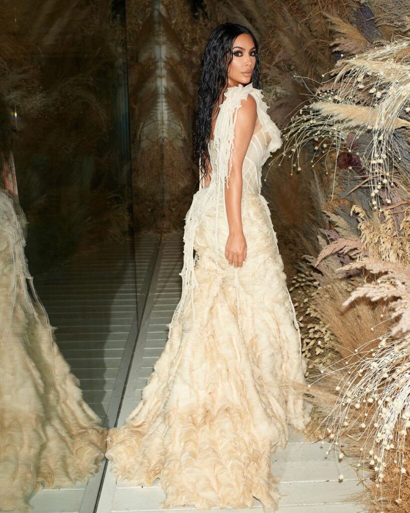 Alexander McQueen 2003 Shipwrecked  Oyster Gown for Oscars 2020...
