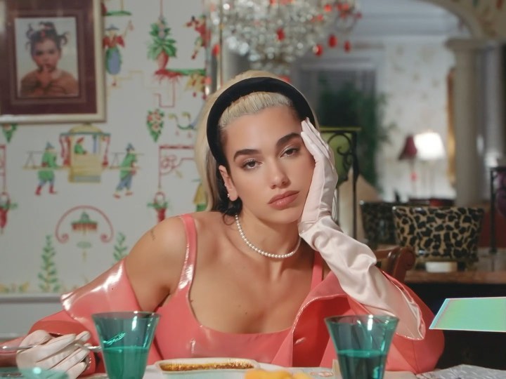 “Dua’s World” @voguemagazine Fall 2020 hot off the nyc runway 90s Sitcom Video ...