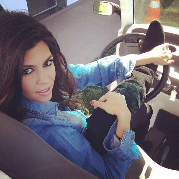 So hot @kourtneykardash...