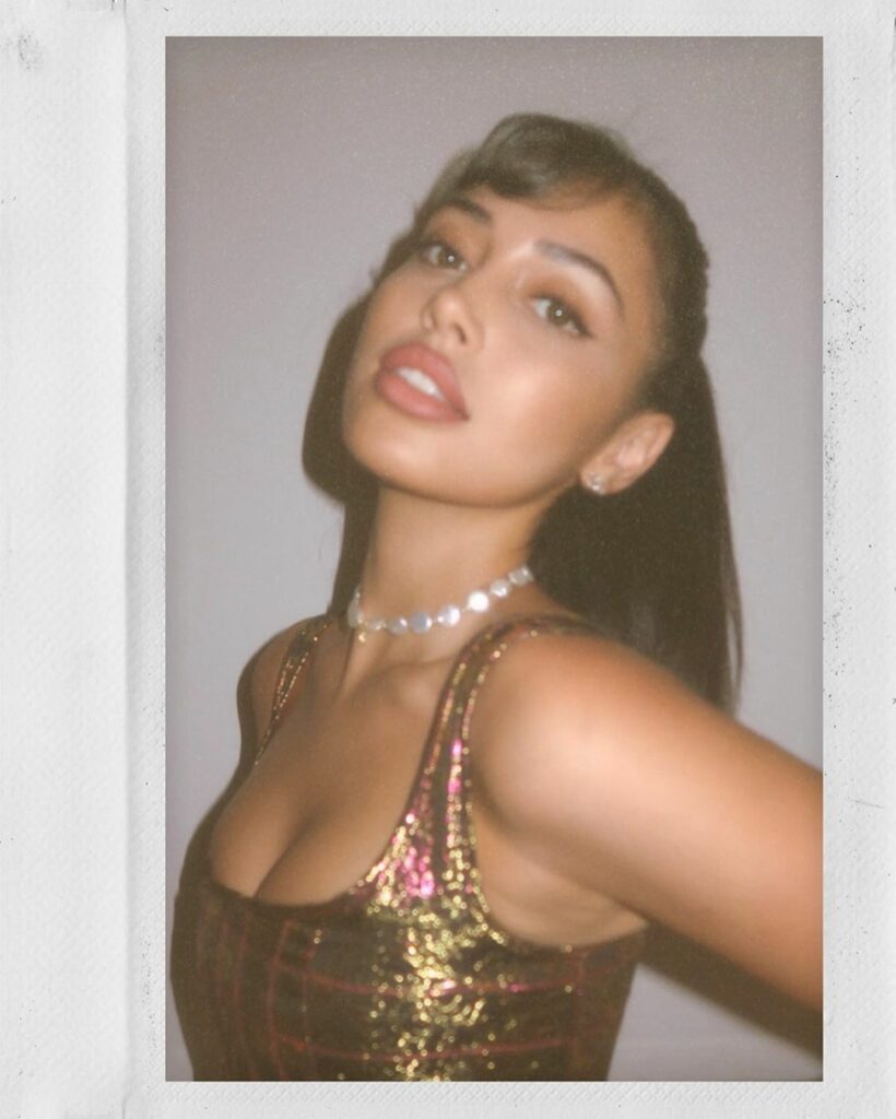 maybe i only got bangs so i could do Audrey Hepburn inspired hair
@revolve top...