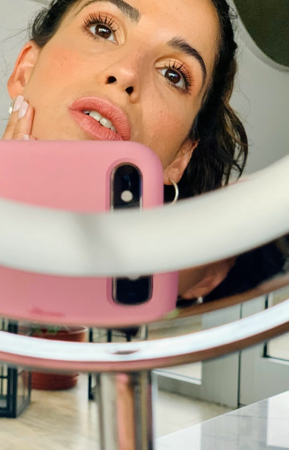 Cande Molfese: Hola amigos!!!! Les traigo este make up suuuuuper fácil que me hice ayer y mucho… Hola amigos!!!! Les traigo este make up suuuuuper fácil que me hice ayer y mucho...