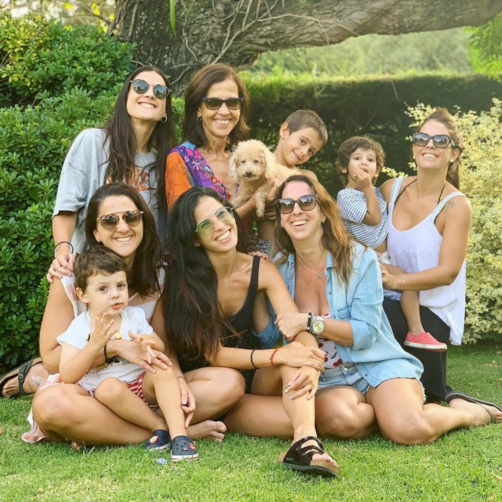 Tan cerca pero tan lejos ! Los extraño a cada unos de ellos. 
Hoy es domingo y e...