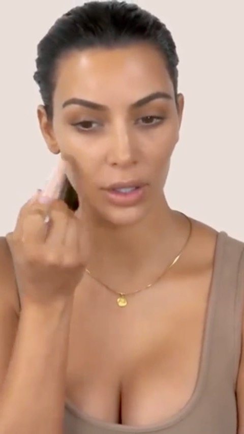 Recreate my 5-minute home routine for a bronzed, sculpted look with the @kkwbeau...