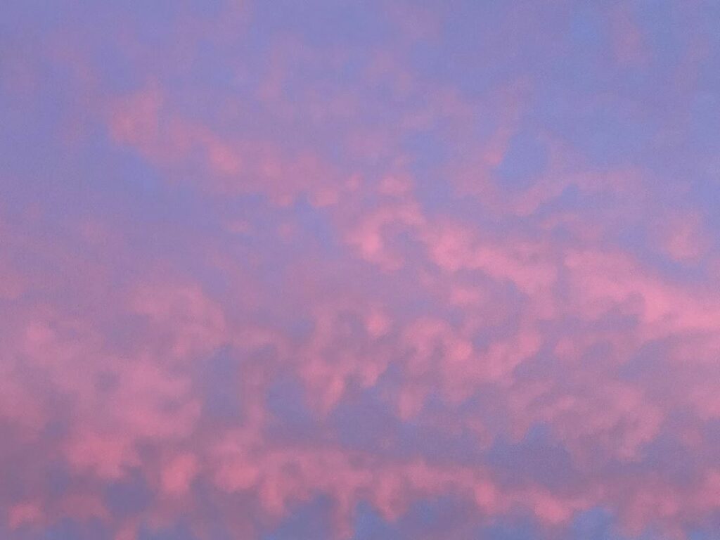 this is the sky right now from my balcony...