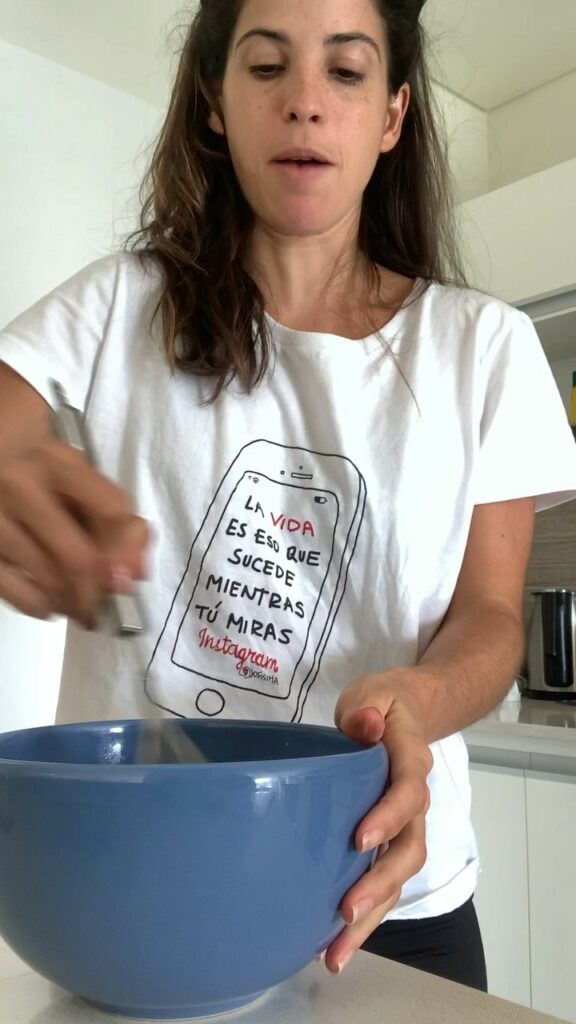 Cande Molfese: Hola amigos! Les vengo con esta receta ideal para la hora del té !! Deliciosa y … Hola amigos! Les vengo con esta receta ideal para la hora del té !! Deliciosa y ...