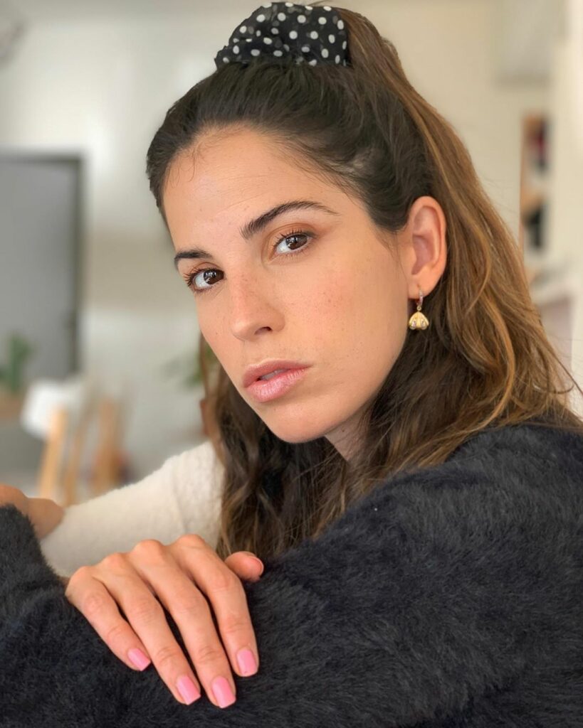 Mi historia de domingo 
Foto 1: lo quise dar y me hice un make up natural, me pu...