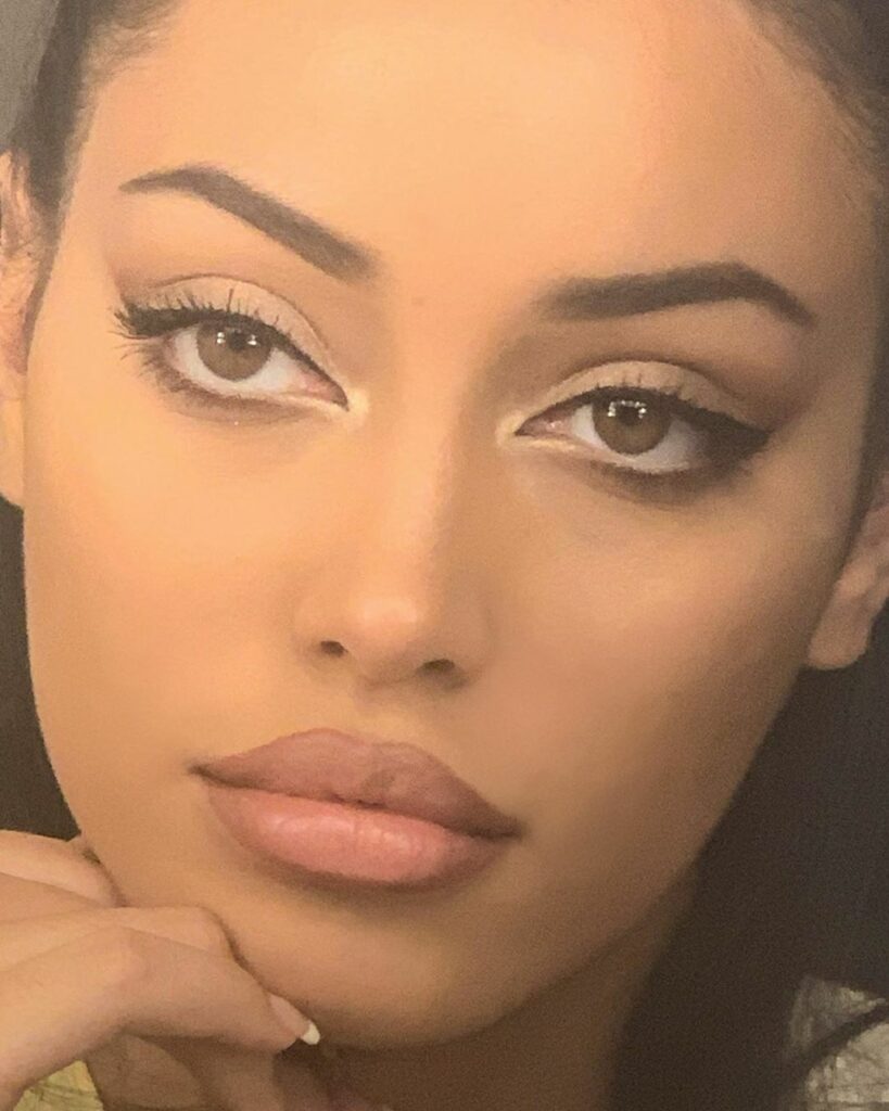 I look like  but I’m rlly just ...
