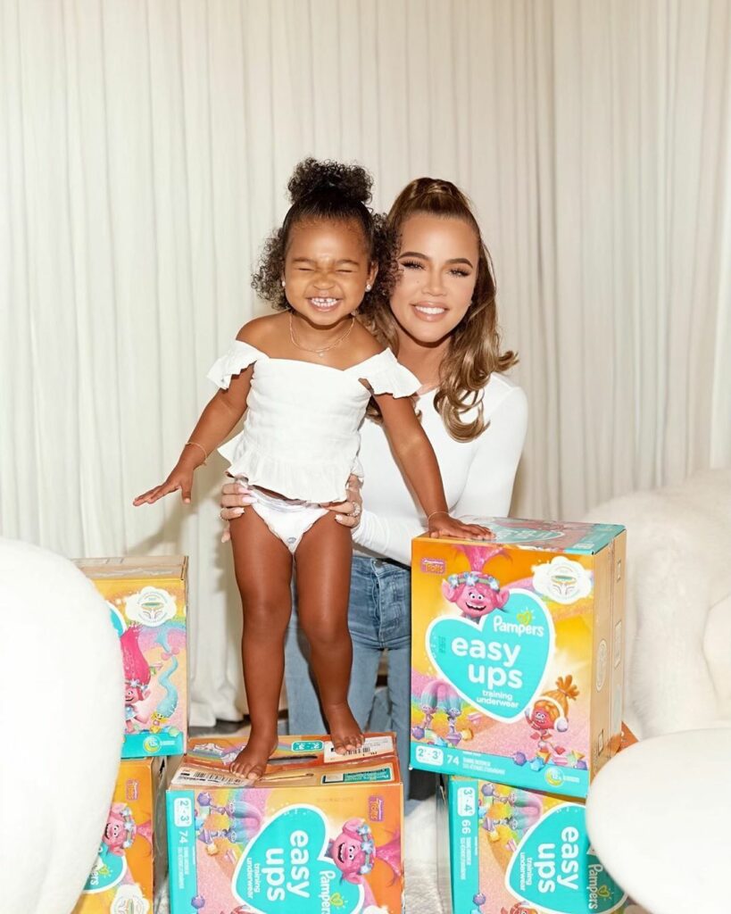 Attention all mamas! With lots of tips, tricks and help from @pampersus Easy Ups...
