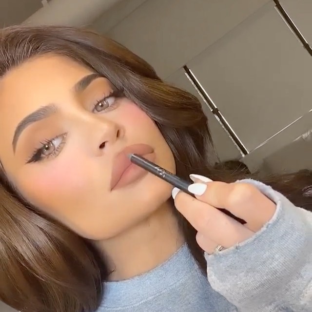 Iced Latte Lip Liner & KYLIE Matte Lip. My fav lip duo of the moment  and make s...