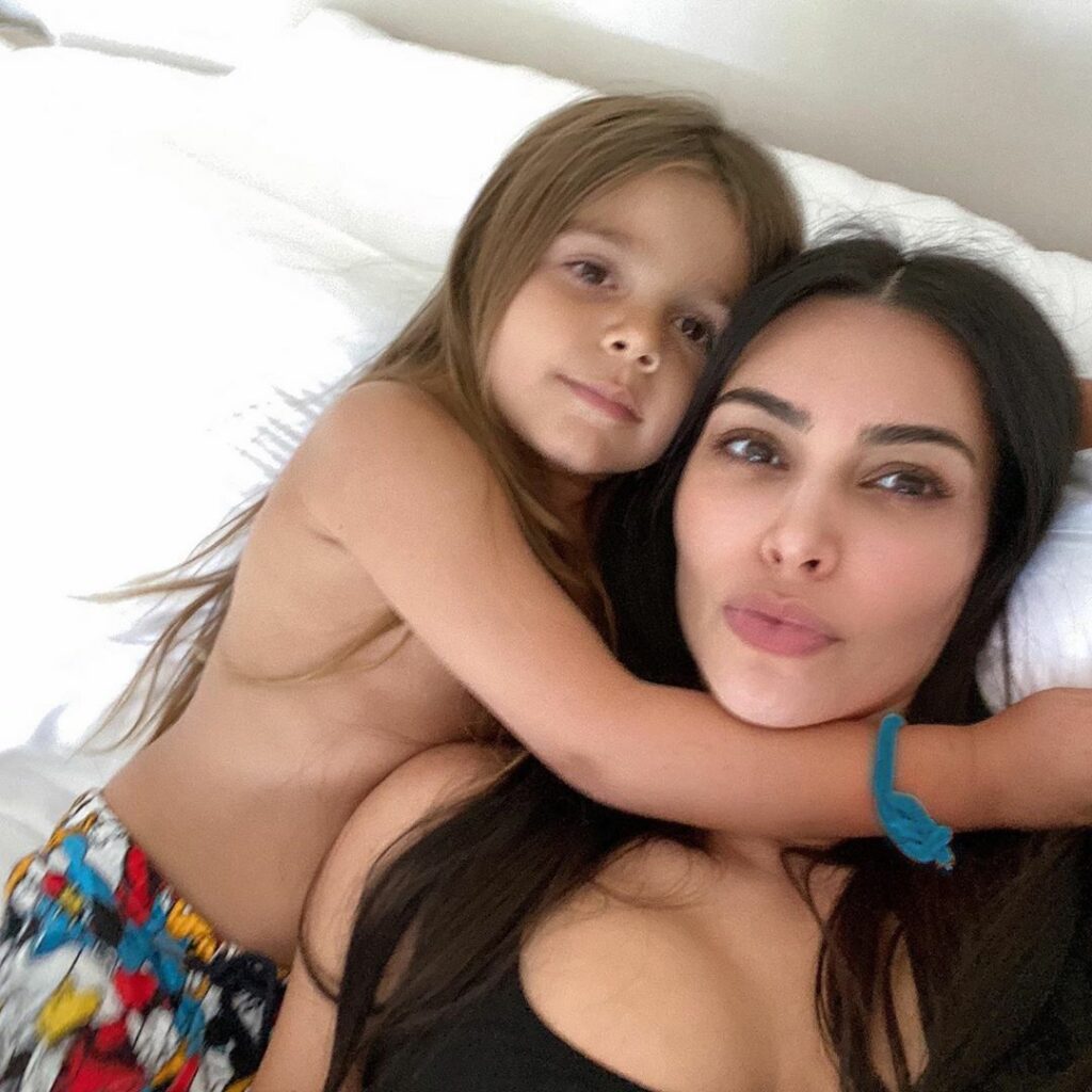 Morning snuggles sleepover w Reign...