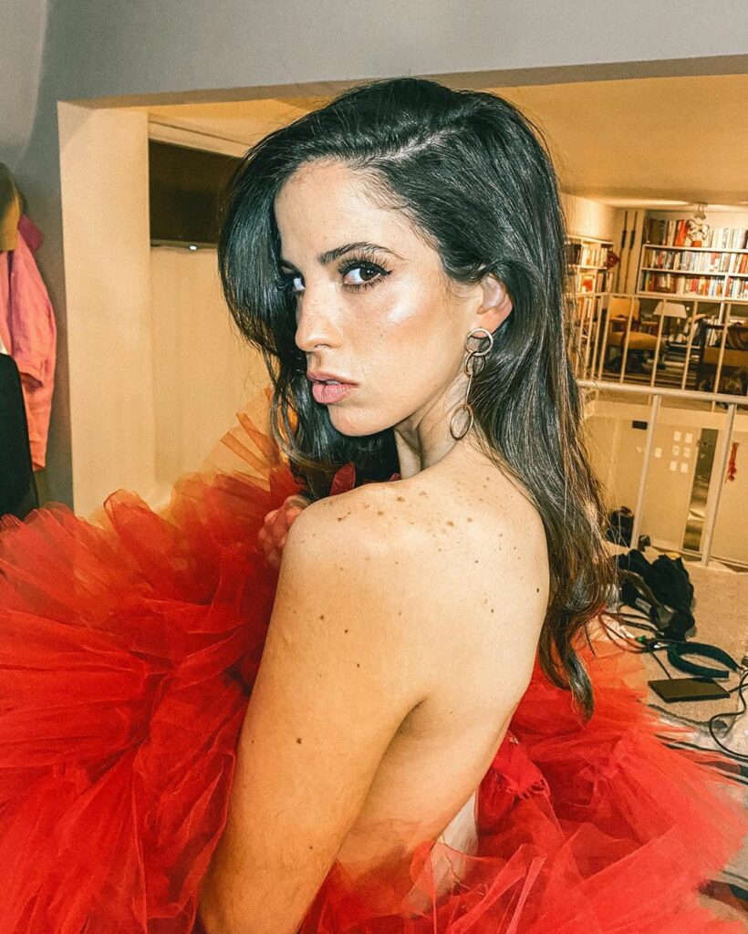 Cande Molfese: Un día muy casual de cuarentena!
Hola amigues !!! Feliz viernes ! Se viene el f… Un día muy casual de cuarentena!
Hola amigues !!! Feliz viernes ! Se viene el f...