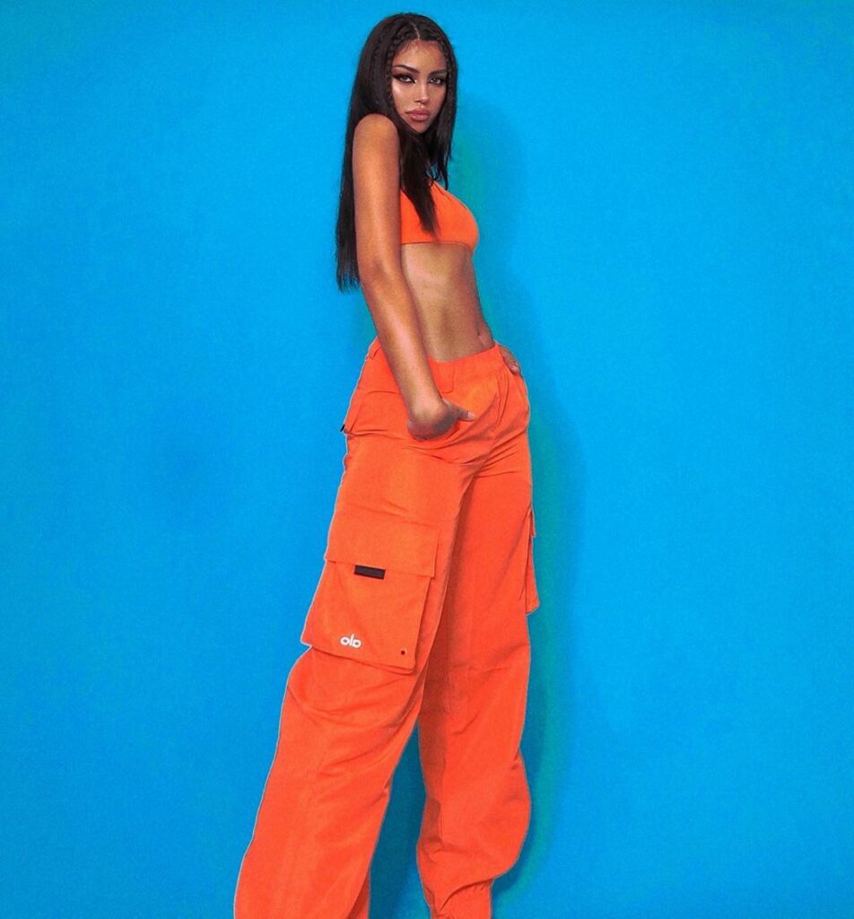 2000s music video girl @aloyoga...