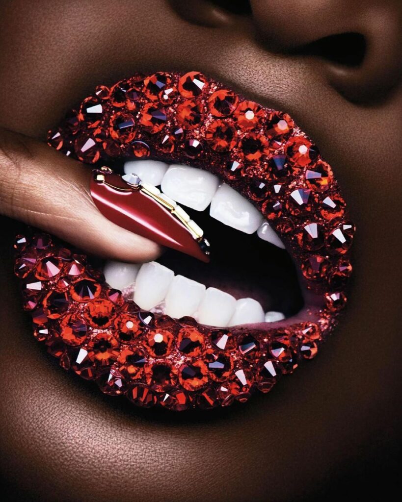 Black beauty.
@vanessakingori thread. 

One of my favourite things about working...