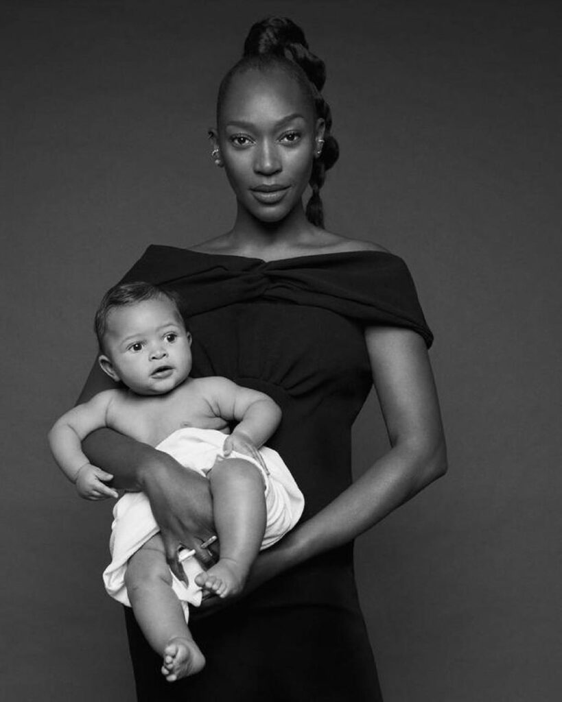 Mothering while Black. A @vanessakingori thread.
.
Being a mum is the only role ...