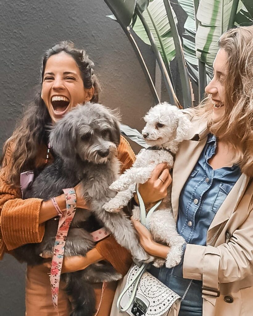 Hoy recibí esta hermosa visita en el barrio @clarialonso y #Vicente 
Buen sábado...