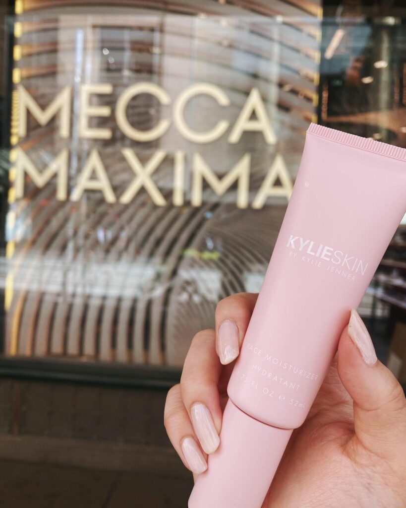 Big news Australia  and New Zealand  @KylieSkin has officially launched in MECCA...