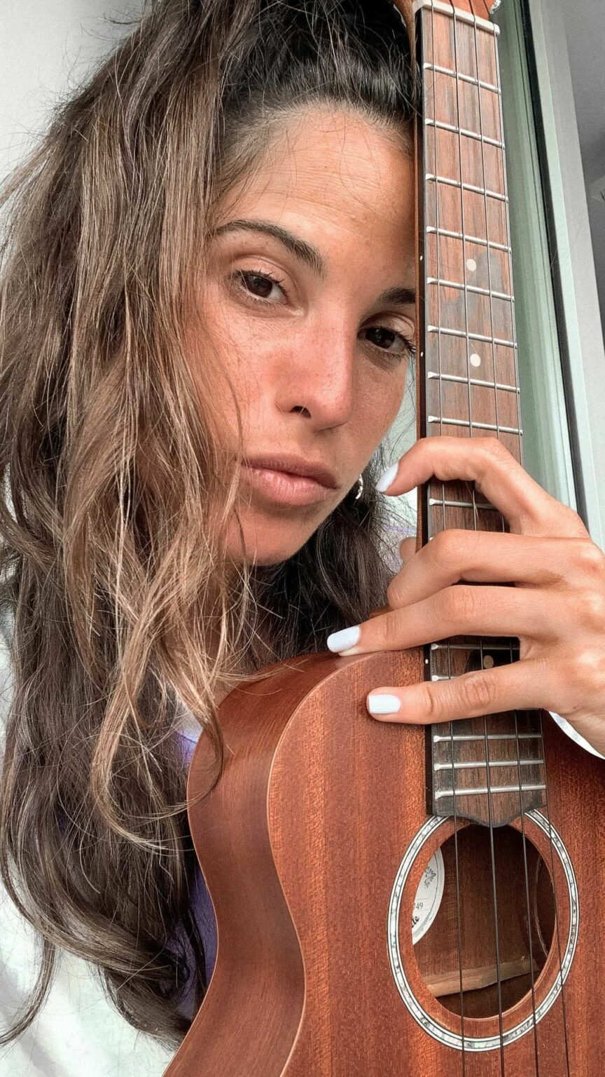 Salió ukelelear este sábado lluvioso  ustedes en que andan???? 
Fan Shakira por ...