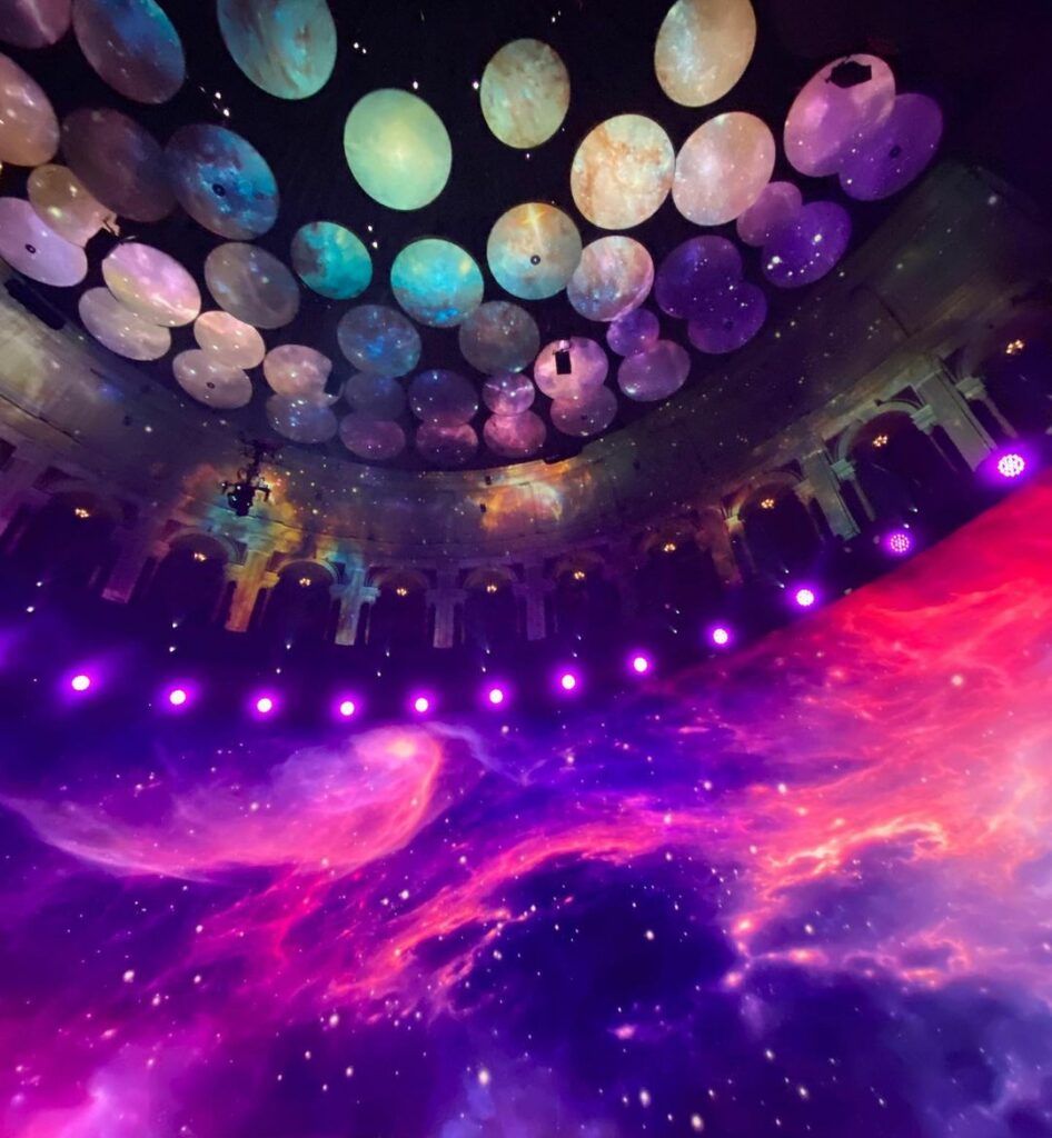 while I wait for the official performance to be uploaded... here are some bts pi...