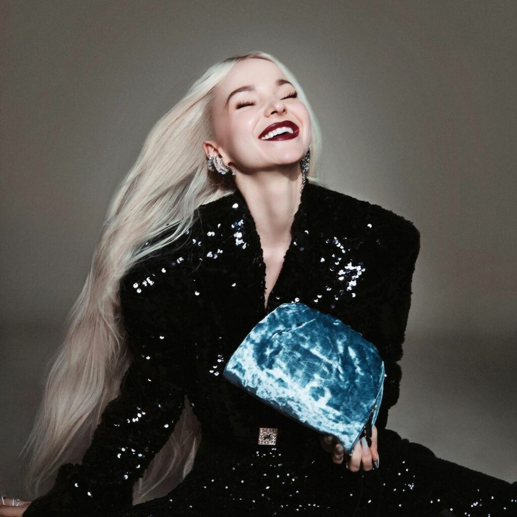 Dressing up to stay at home with my new favorite @katespadeny bag!  Treat yourse...