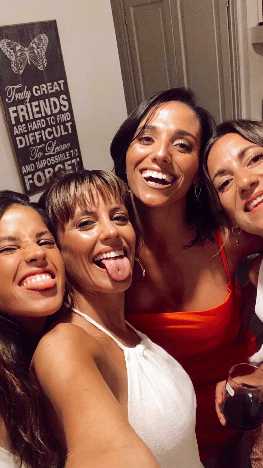 Salió joda de Año Nuevo con ellas  las quiero amigas!!!!
@melchorlez @fiofrac @s...