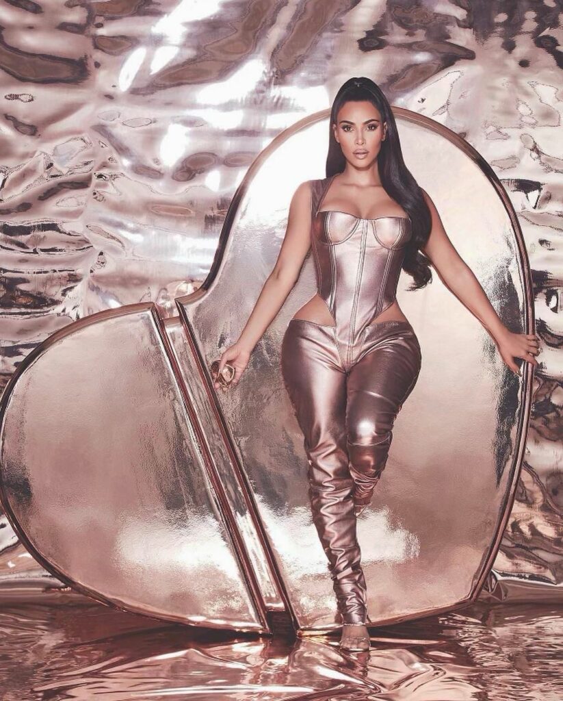 COMING SOON: @KKWFRAGRANCE METALLIC HEARTS: Three new captivating scents package...