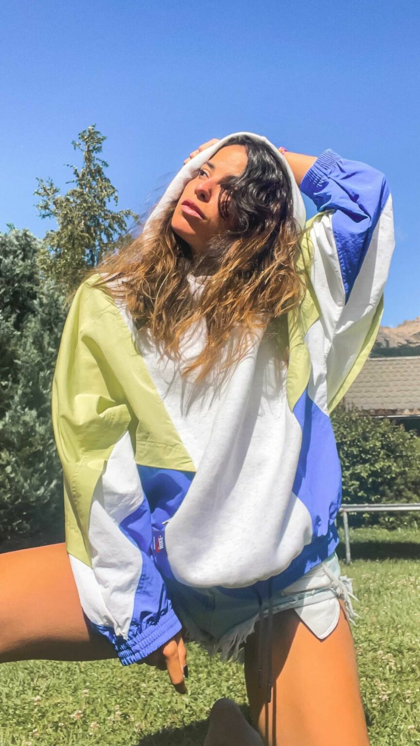 Mi amiga @mechisoy saco su canción y yo estoy llena de orgullo  te amo y admiro ...