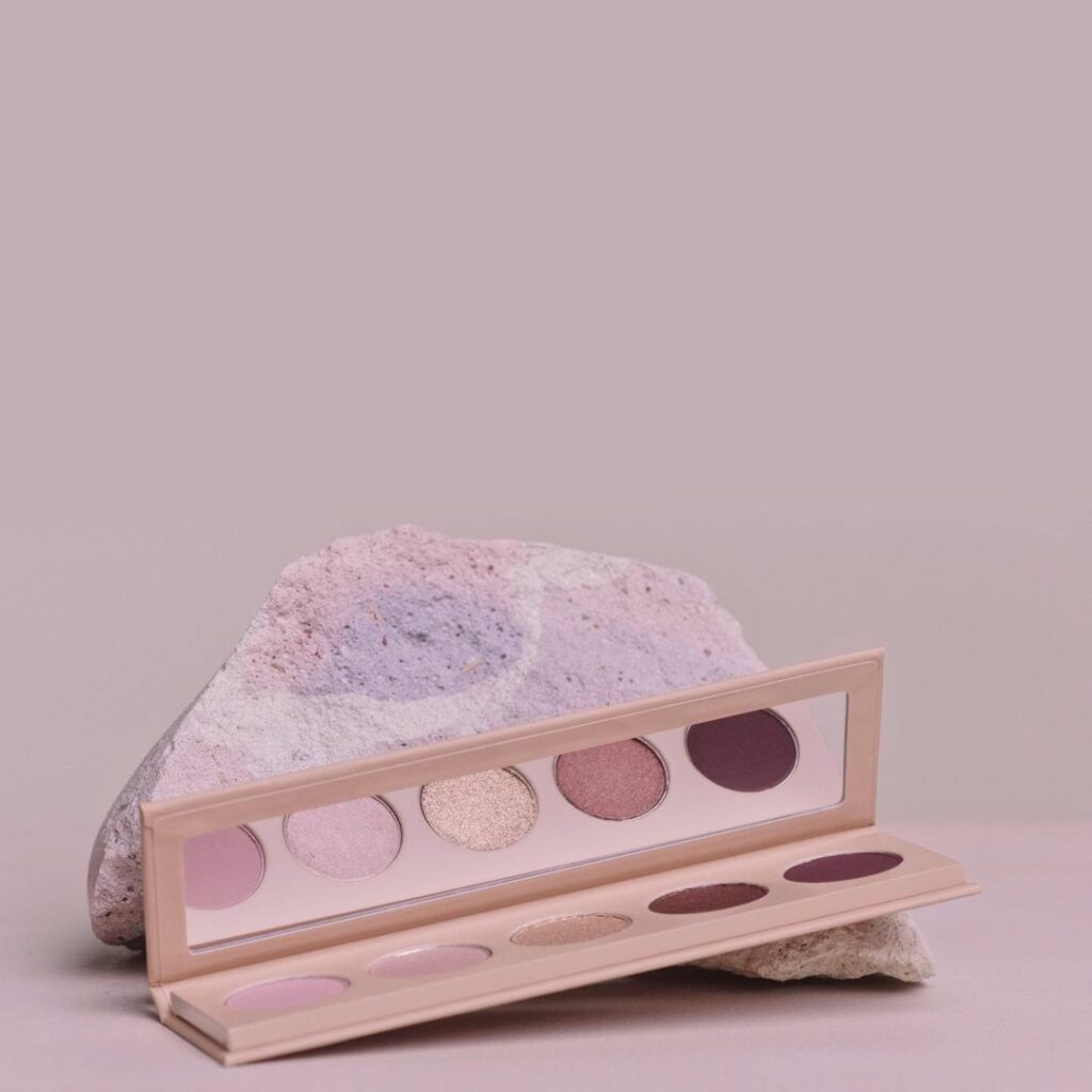 FINAL HOURS — Shop 25% off @kkwbeauty Eyeshadow Palettes + get one FREE Mini Mas...