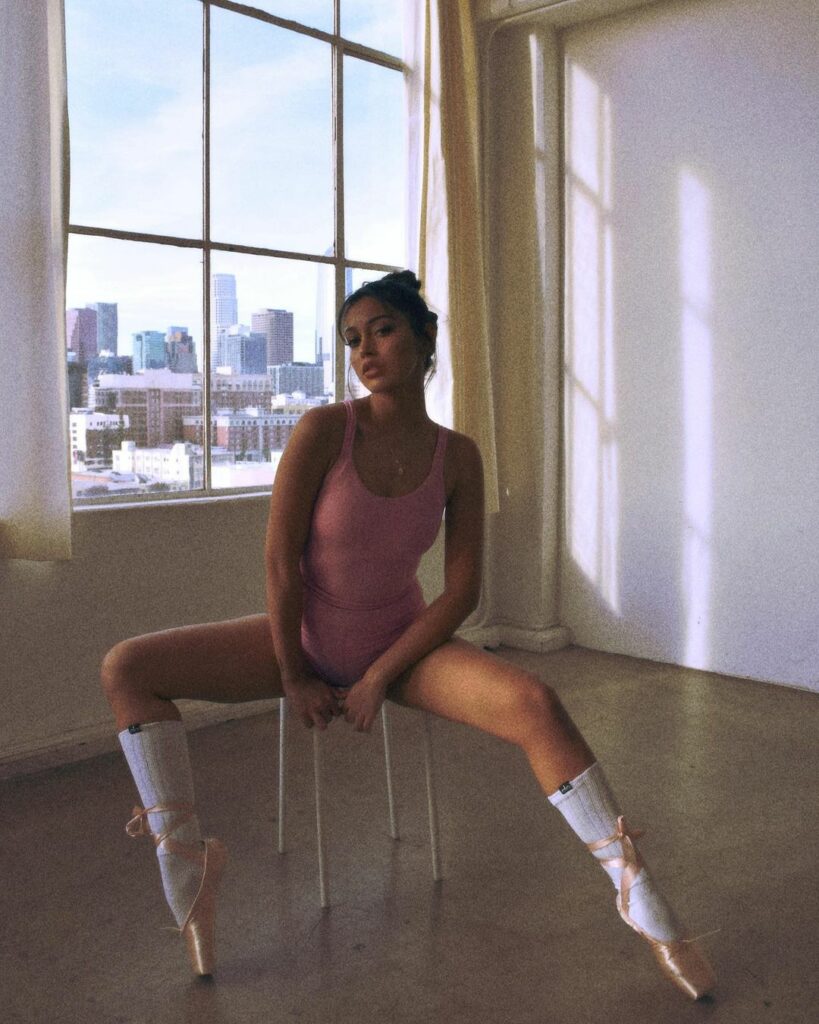 dress up @aloyoga 

i know this isn’t how u tie them pls don’t come for me ...