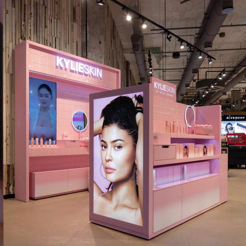 Hello Russia! I’m so happy to announce that @KylieSkin is now exclusively availa...