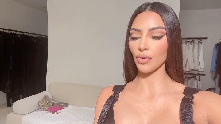JUST DROPPED: @KKWBEAUTY BEST-SELLING LIP LINERS & MATTE LIPSTICKS.

We relaunch...