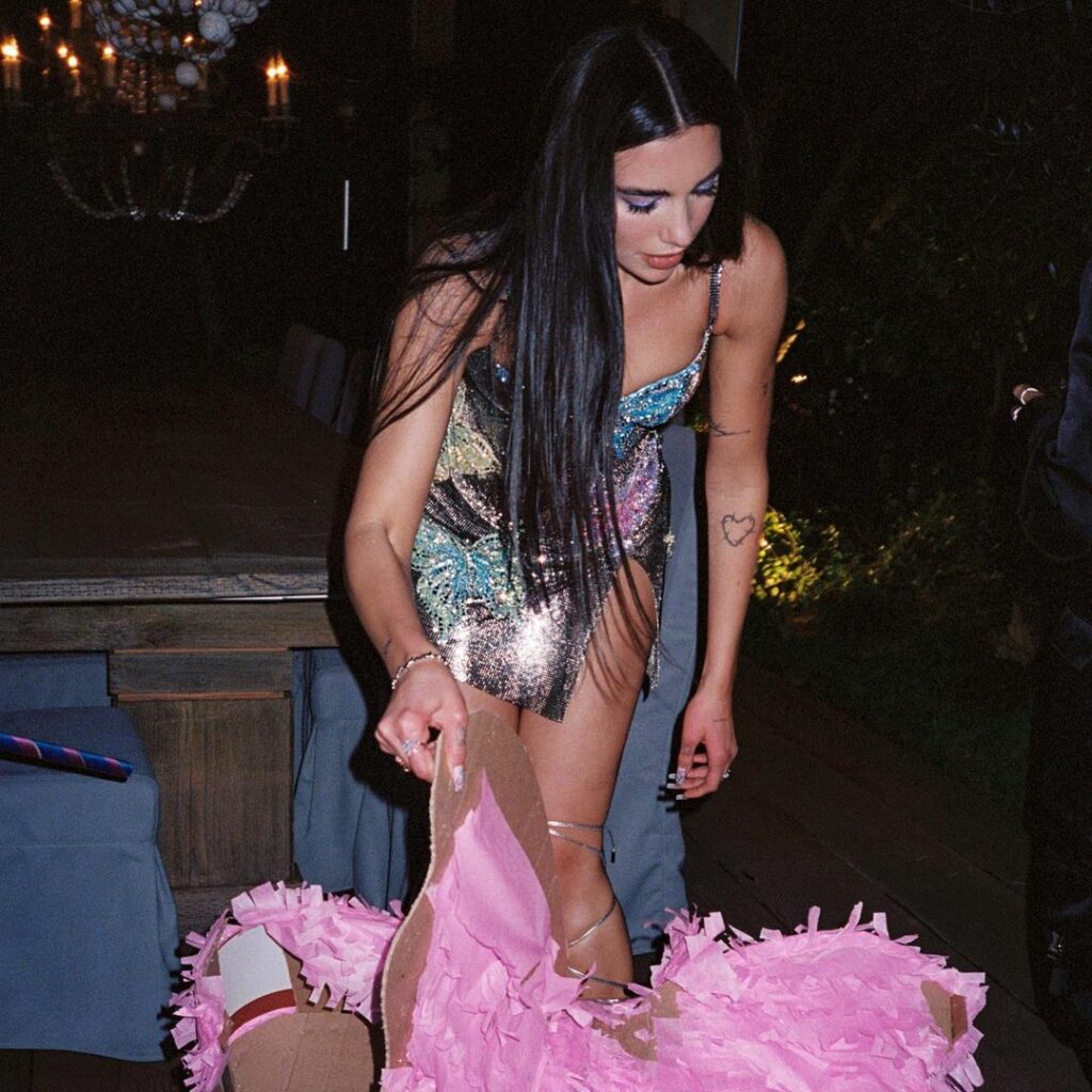 I’ll bring you floweeeerssss in the pouring raaaaaiiinnnnnn...