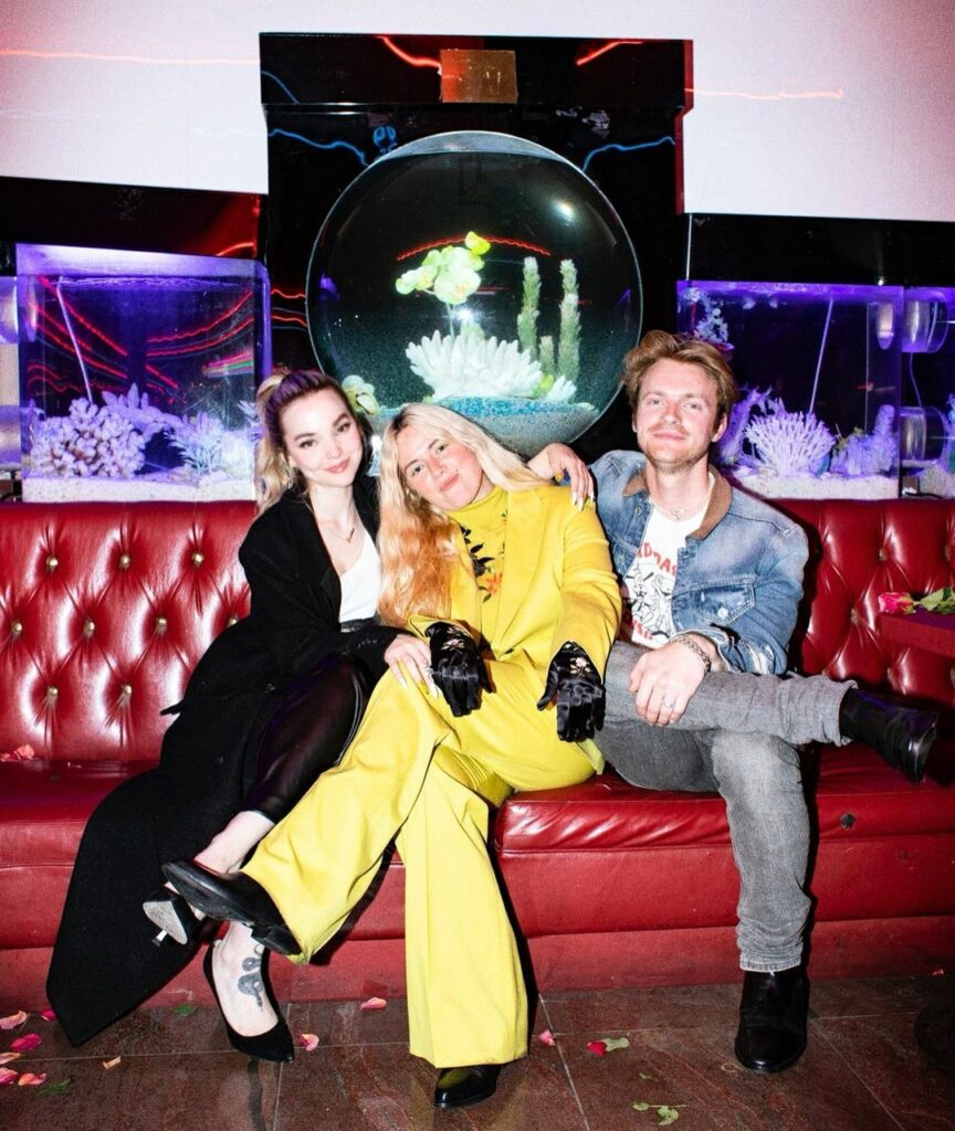 queen of the world ashe put out her new album today & it’s modern phenomena magi...