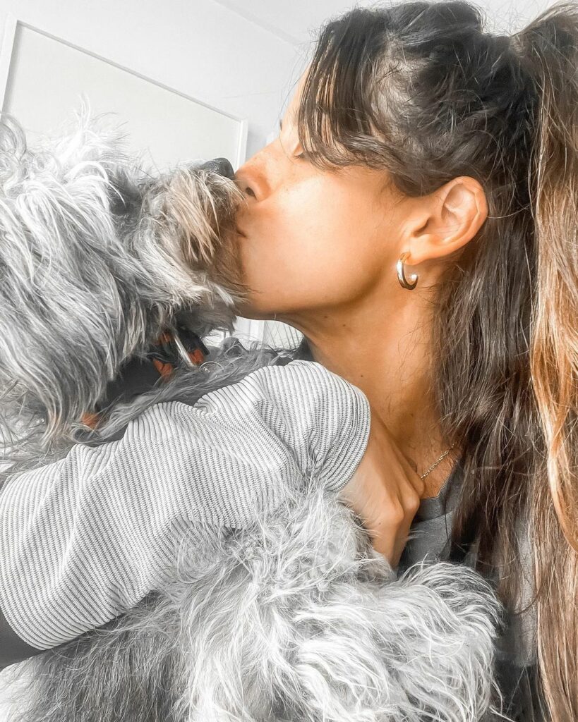 Ayer hace un año la conocí, pero hoy hace un año tomamos la decisión de adoptarl...