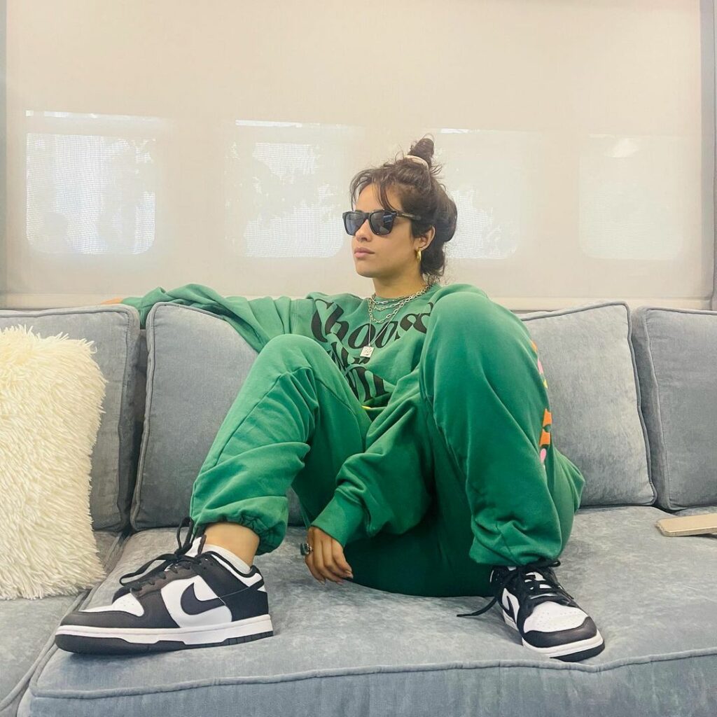 asked my mama to take pics of my fit ...