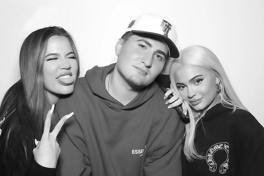 Happy birthday @worldwidesavas !! I hope you have the best day! You deserve to b...