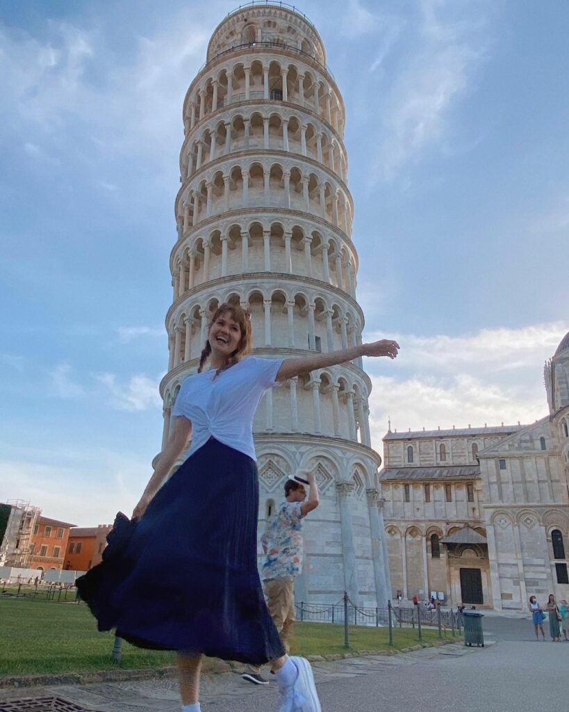 hey grandma, I’m having a great time in Italy. I made some new friends, and a fe...