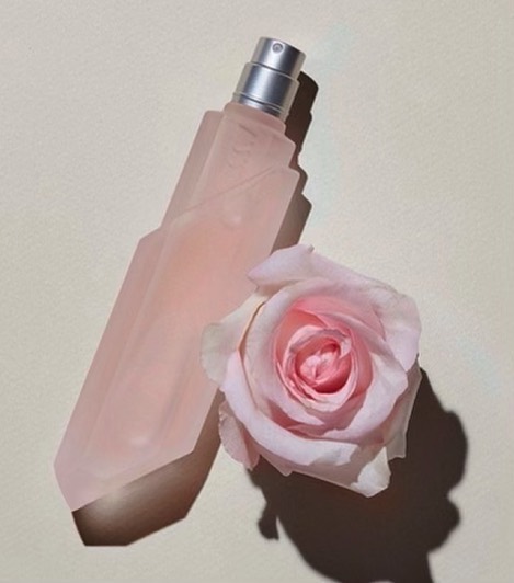 My current fav scent @kkwfragrance Crystal Rose...