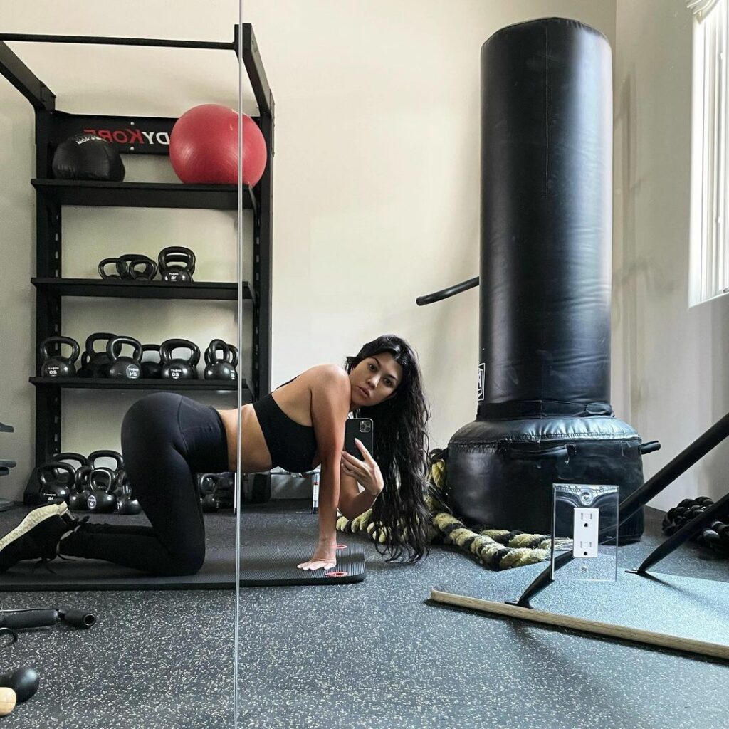 just did @addisonraee ‘s 6-minute booty workout  from our @poosh YouTube video! ...