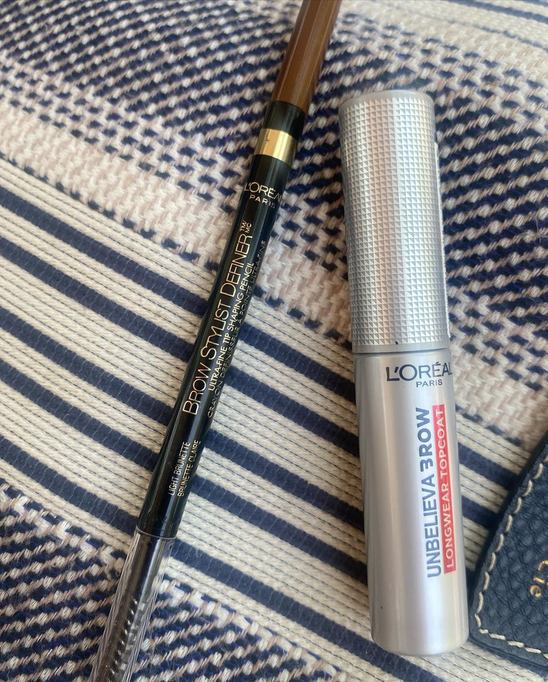 Debby Ryan lookit this perfect red panda family brow game 