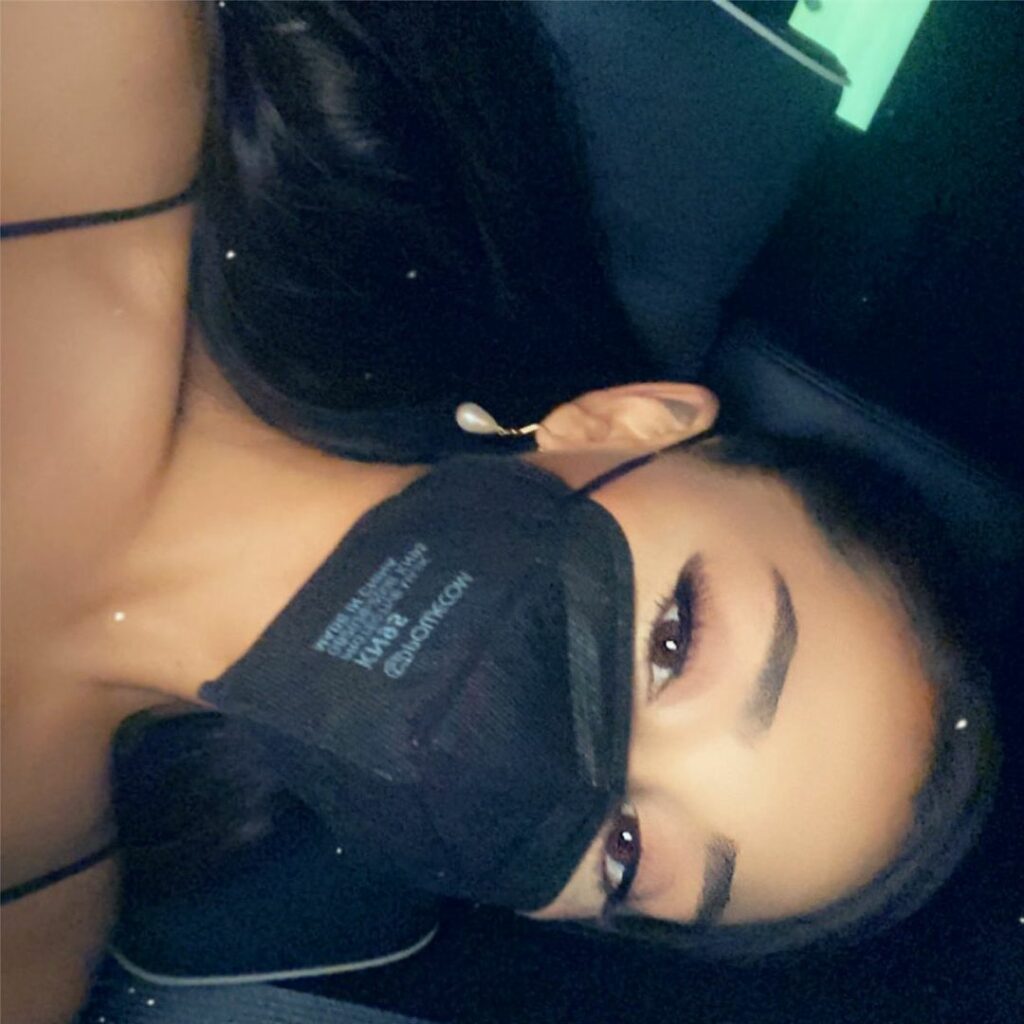 Ariana Grande: vaxxed n masked.
this is your gentle reminder to please get your vaccines if yo… vaxxed n masked.
this is your gentle reminder to please get your vaccines if yo...